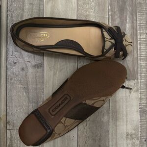 Coach Women's Tan and Black Loafers